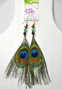 ARETES DE UNA PLUMA